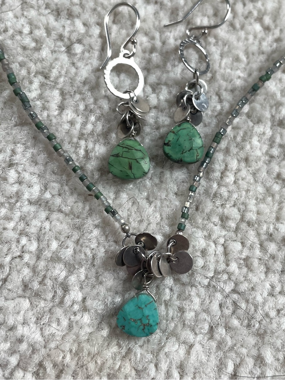 Silpada Sterling Silver 16 Inch Howlite Teardrop Necklace with Matching Earring - Picture 2 of 2